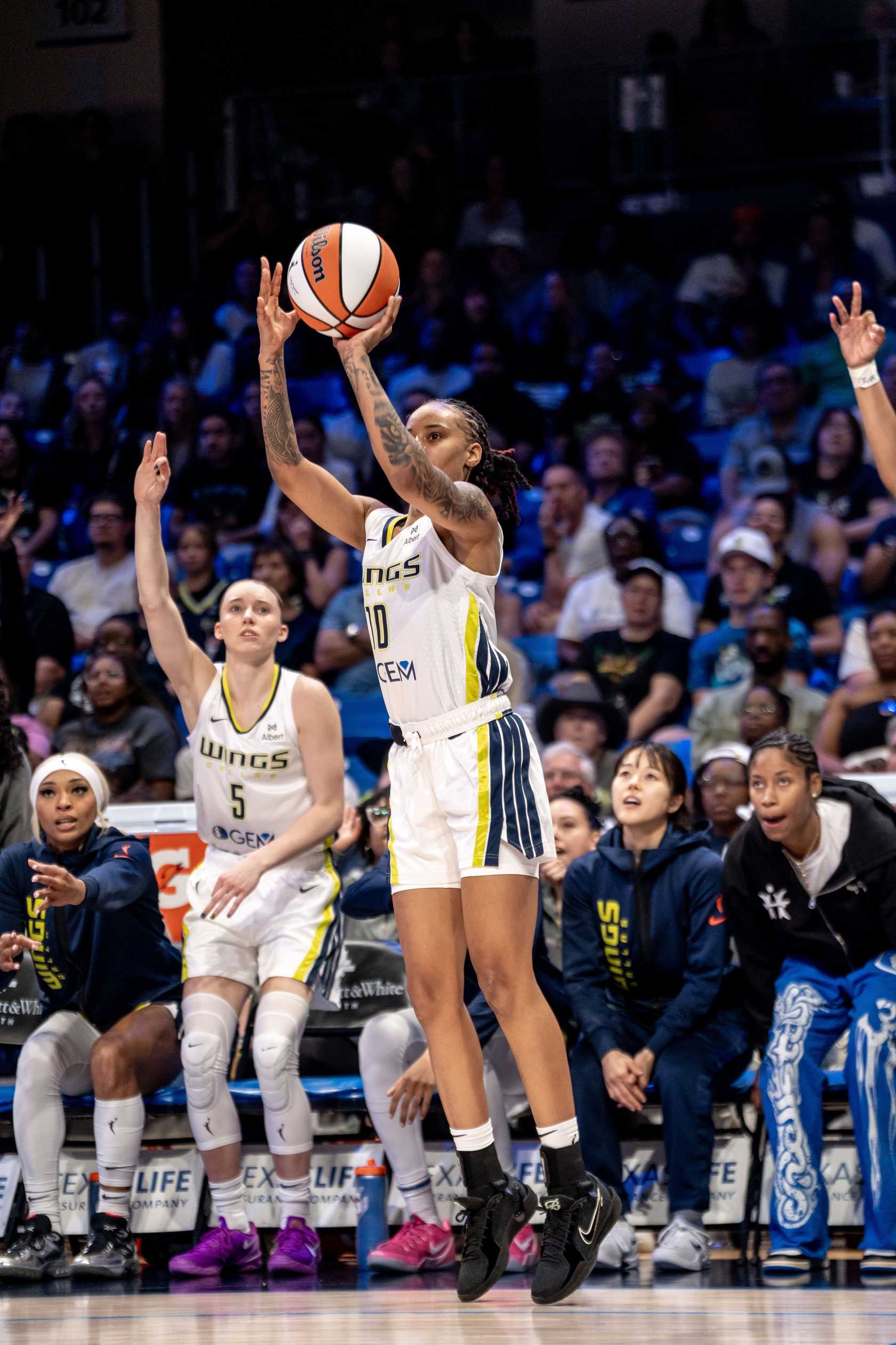 44082866_Wings_5.10-22