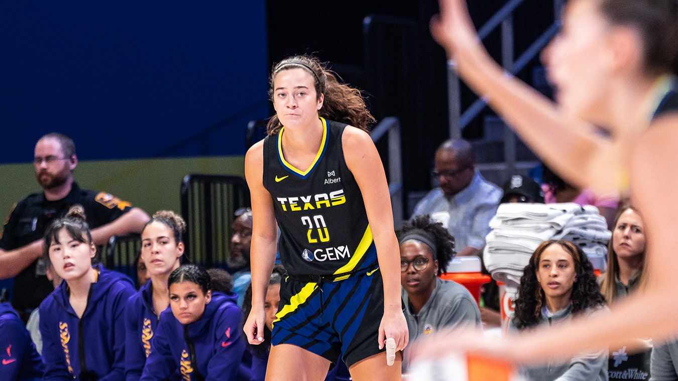 Dallas Wings Exercise Option on Maddy Siegrist