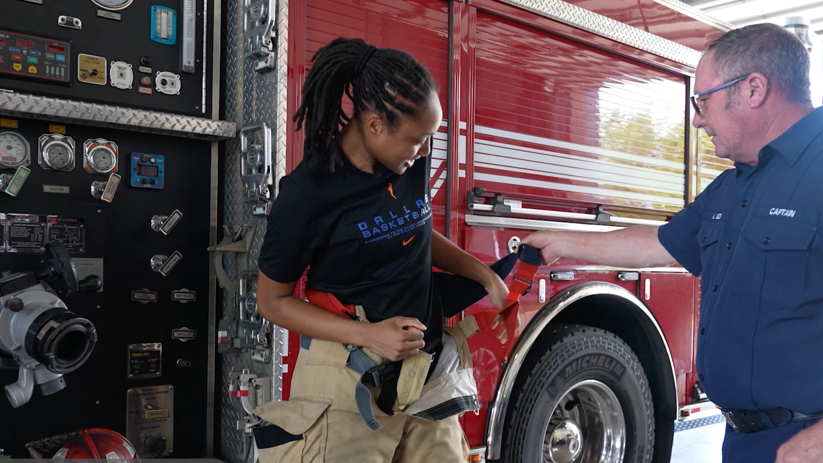 Jaelyn Brown visits Arlington Fire Station